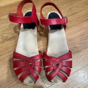 SWEDISH HASBEENS Red leather clogs wmns size 7-7.5